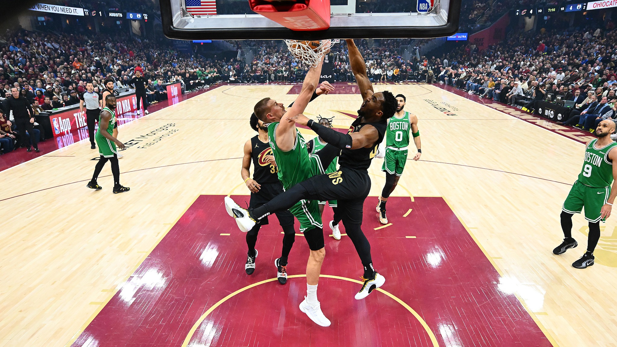 球星爆发!NBA赛场再现神级操作的简单介绍 球星爆发!NBA赛场再现神级操作的简单介绍